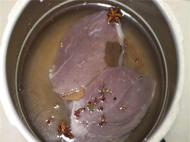 Cứ tưởng dễ, nhưng muốn làm ruốc thịt lợn ăn hoài không chán thì cũng phải có công thức cả đấy - Ảnh 1.