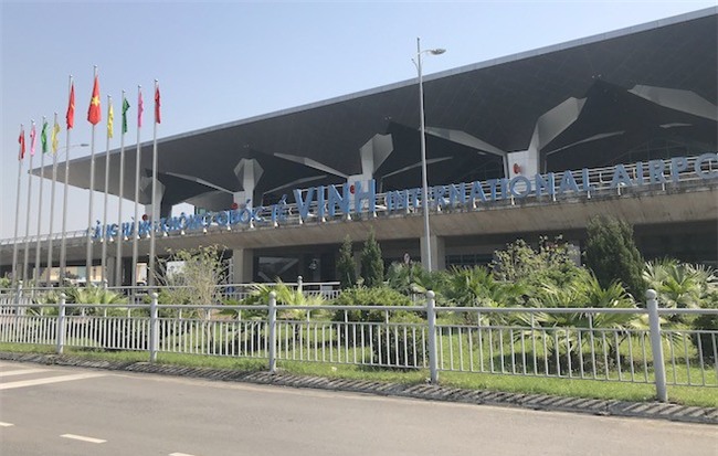 Tài xế taxi cầm dao nhọn tấn công nhân viên an ninh sân bay Vinh - Ảnh 1.