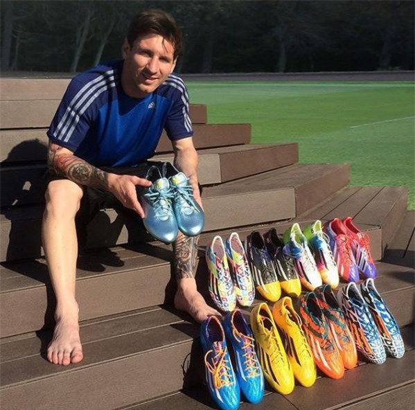Bộ sưu tập giày thi đấu độc nhất từng được Messi sở hữu - Ảnh 9.