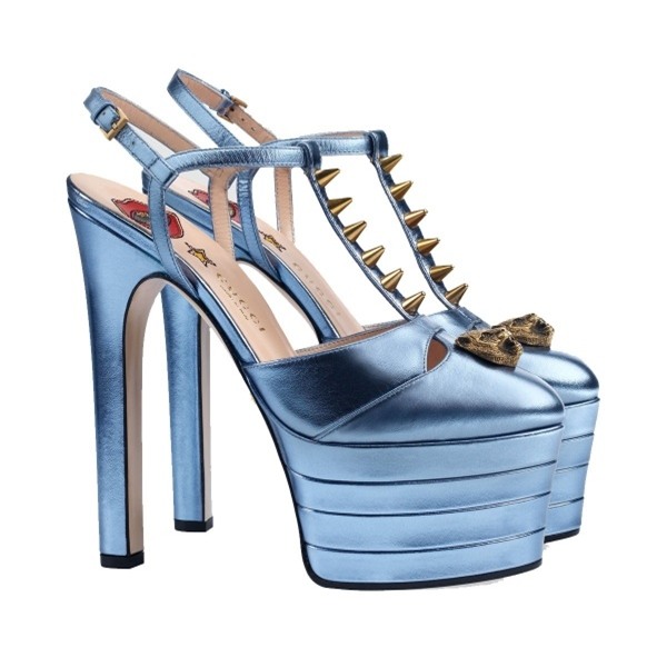 Tung ảnh với bikini nóng bỏng, Hương Giang bị soi đến tận đôi giày!-2