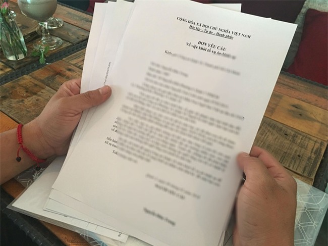 TP.HCM: Bé gái 3 tuổi nghi bị bảo vệ xâm hại tại trường mầm non, bố mẹ nghỉ việc đi cầu cứu cơ quan chức năng - Ảnh 2.