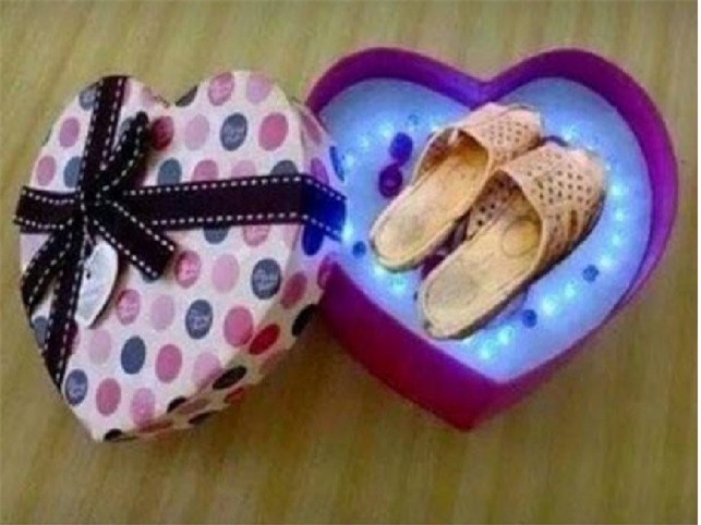 Cười không ngậm được mồm với những món quà 8.3 chị em nhận được từ người yêu-1