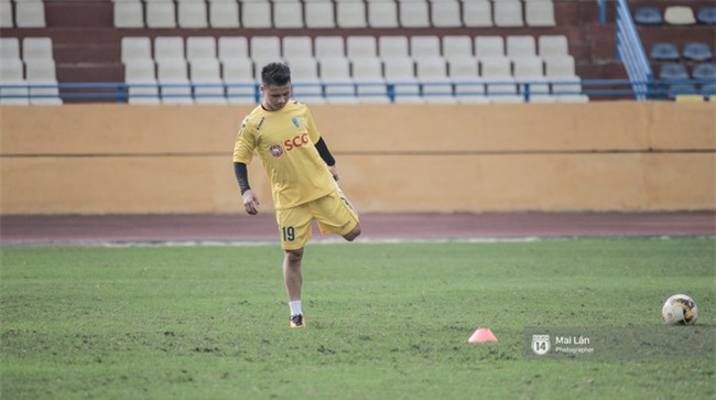 Sao U23 Việt Nam gây xúc động khi viết về mẹ ngày 8/3 - Ảnh 1.