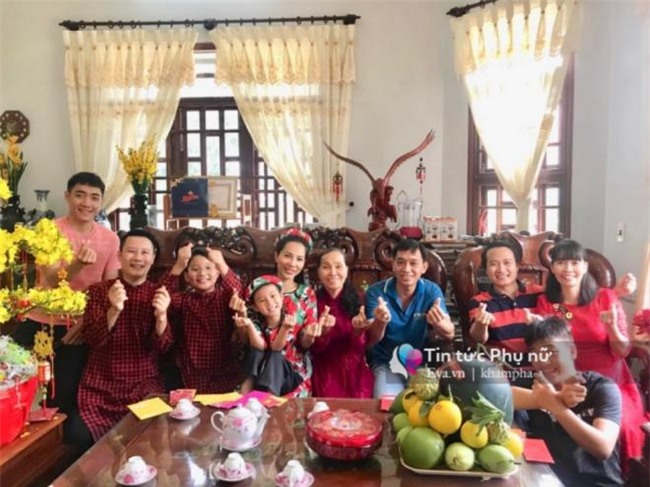 hoang bach tiet lo ve nguoi me dac biet: "me vo rat tin tuong, thuong toi nhu con ruot" - 3