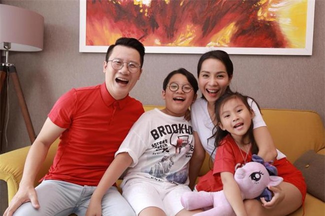 hoang bach tiet lo ve nguoi me dac biet: "me vo rat tin tuong, thuong toi nhu con ruot" - 5