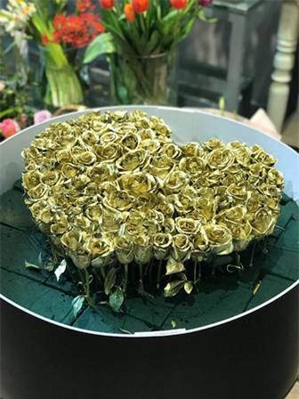 qua tang 8/3: dai gia tang vo bo hoa hong 300 bong, gia 30 trieu - 2