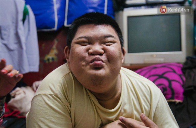 Chuyện má con thằng khờ bán hàng rong ở phố đi bộ Sài Gòn: 19 năm một mình đi tìm nụ cười cho con - Ảnh 10.