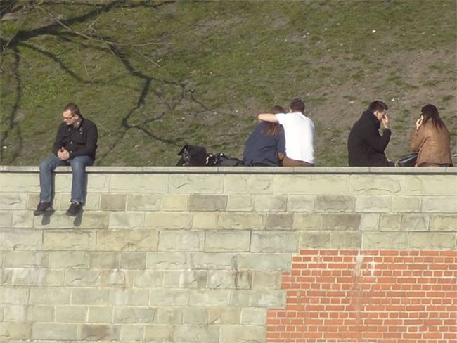 dan fa lam gi trong con "sieu bao" mung 8 thang 3? hinh anh 1