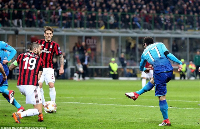 Arsenal làm chủ hoàn toàn thế trận tại San Siro và Bonucci bất lực trong việc vô hiệu hóa Mkhitaryan