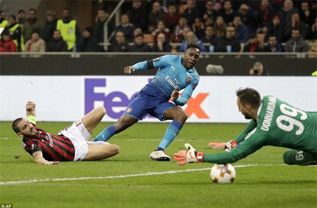 Welbeck cũng bỏ lỡ khá nhiều cơ hội ở trận đấu này