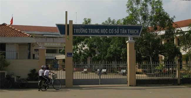 Tam dinh chi hoc tap nam sinh bop co co giao tai lop hinh anh 1