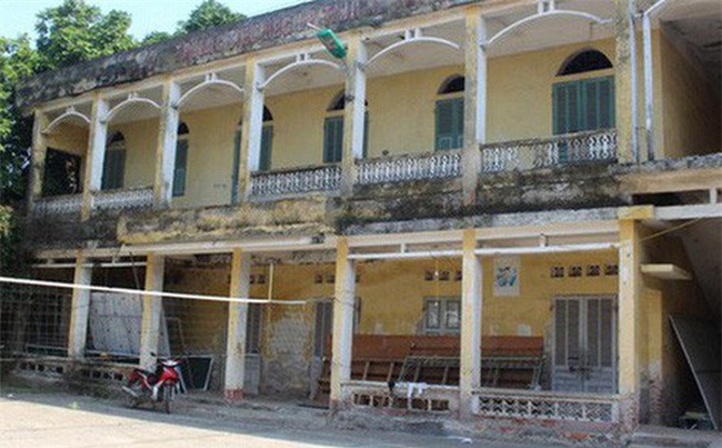 Hải Dương: Vợ khóc ngất khi phát hiện chồng thắt cổ tự tử bí ẩn