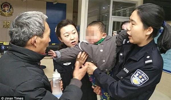 bat ngo truoc ly do nguoi dan ong ban con 15 thang tuoi cho nguoi la lay 120 trieu dong - 1