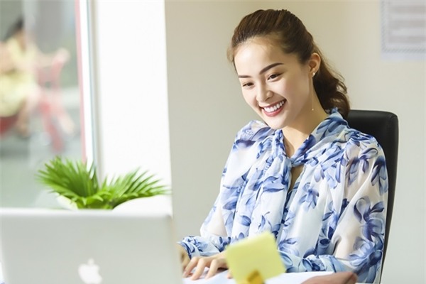 Hạ Vi: Nếu khán giả không biết quá nhiều chuyện cá nhân, sự nghiệp của tôi đã dễ dàng hơn-3