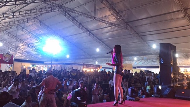 4 my nhan qua sexy hat hoi cho, khan gia keo den nuom nuop hinh anh 17