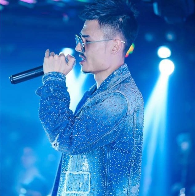 Hiện tượng livestream Hoa Vinh khẳng định hơn antifan một cái đầu và gọi họ là con nít-1