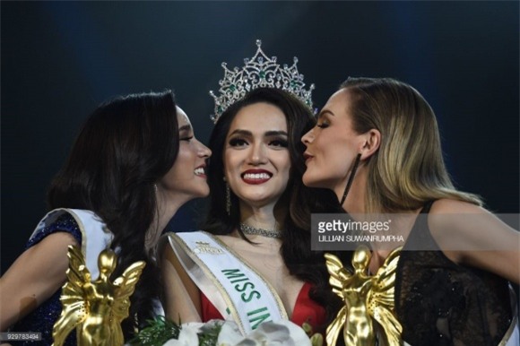 Hương Giang, báo nước ngoài đưa tin về Hương Giang, Hoa hậu chuyển giới Quốc tế