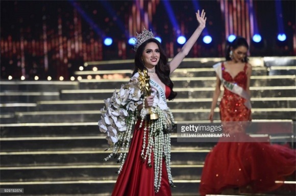 Hương Giang, báo nước ngoài đưa tin về Hương Giang, Hoa hậu chuyển giới Quốc tế