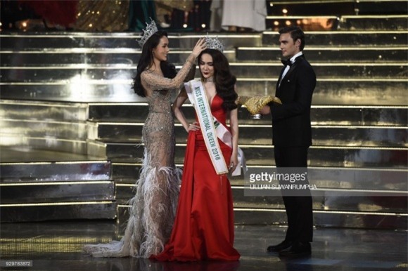 Hương Giang, báo nước ngoài đưa tin về Hương Giang, Hoa hậu chuyển giới Quốc tế