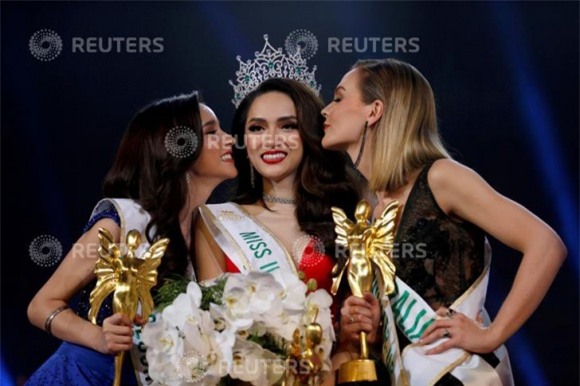 Hương Giang, báo nước ngoài đưa tin về Hương Giang, Hoa hậu chuyển giới Quốc tế