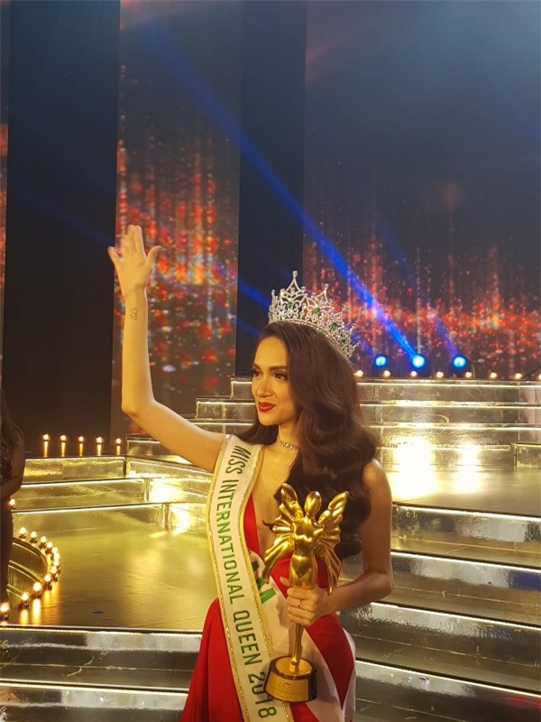 Hoa hậu Hương Giang: ‘Tỉnh dậy, mọi chuyện vẫn như giấc mơ’-3