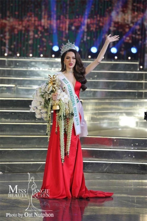 Hoa hậu Hương Giang: ‘Tỉnh dậy, mọi chuyện vẫn như giấc mơ’-4