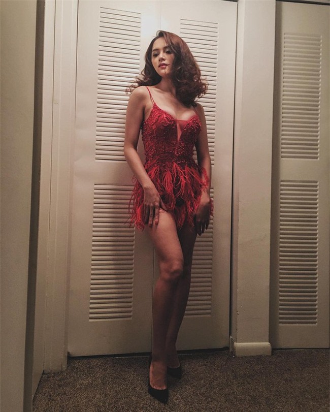 Nhìn vào tủ đồ 80% là màu đỏ của Hương Giang, ai cũng sẽ nghĩ màu đỏ sinh ra là để dành cho nàng - Ảnh 4.