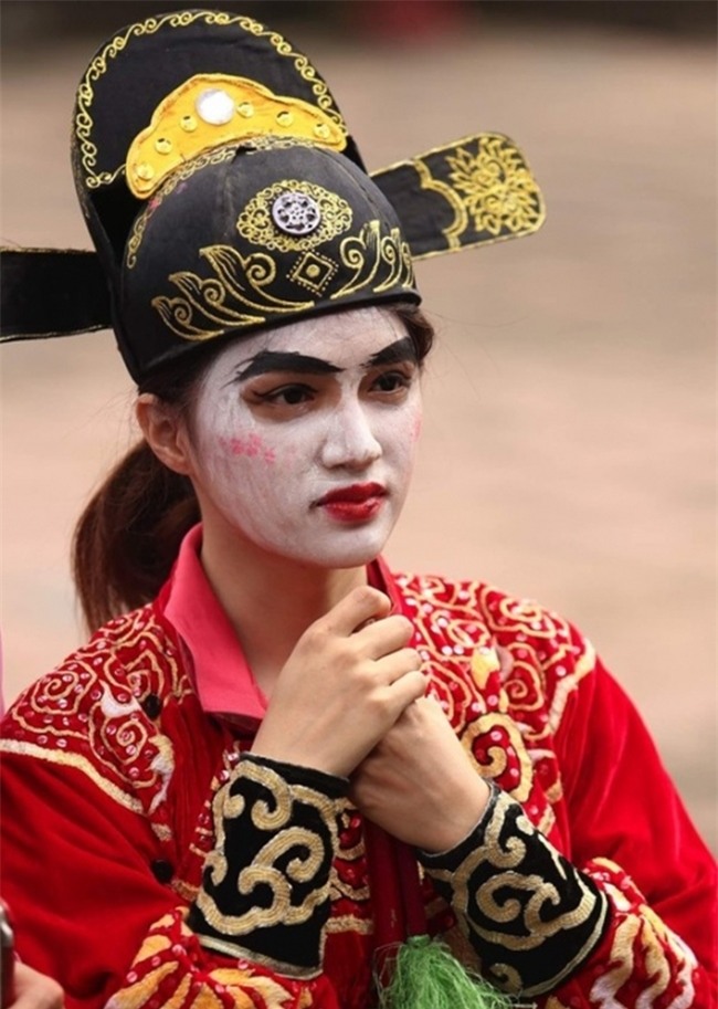 khoanh khac de doi cua hoa hau chuyen gioi huong giang tren truyen hinh hinh anh 14