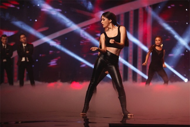 khoanh khac de doi cua hoa hau chuyen gioi huong giang tren truyen hinh hinh anh 16