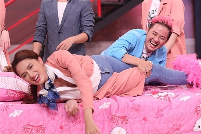 khoanh khac de doi cua hoa hau chuyen gioi huong giang tren truyen hinh hinh anh 18