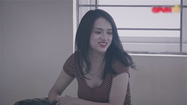 khoanh khac de doi cua hoa hau chuyen gioi huong giang tren truyen hinh hinh anh 6