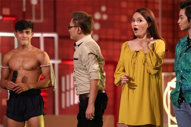 khoanh khac de doi cua hoa hau chuyen gioi huong giang tren truyen hinh hinh anh 9