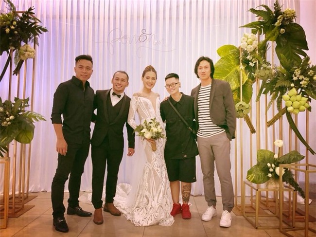 Thỉnh thoảng anh xuất hiện trong vài sự kiện của các nghệ sĩ trong làng giải trí Việt. - Tin sao Viet - Tin tuc sao Viet - Scandal sao Viet - Tin tuc cua Sao - Tin cua Sao