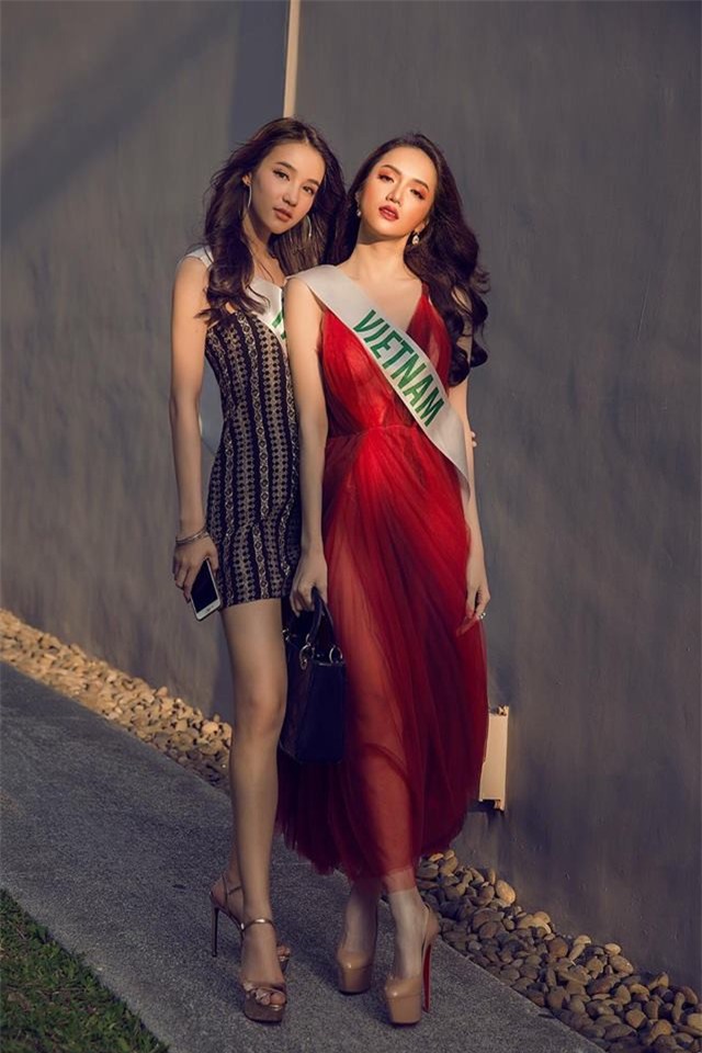 Á Hậu nước chủ nhà Thái Lan Yoshi Rinrada chúc mừng tân hoa hậu Hương Giang Idol-13