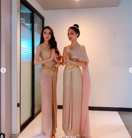 Á Hậu nước chủ nhà Thái Lan Yoshi Rinrada chúc mừng tân hoa hậu Hương Giang Idol-14
