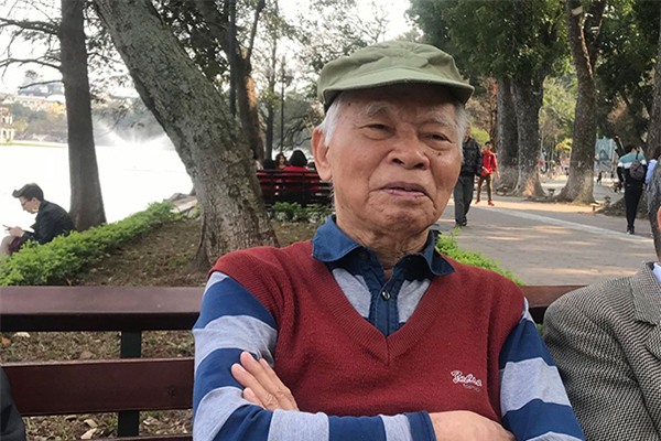 Gạch lát vỉa hè hồ Gươm còn tốt, sao phải thay hết?