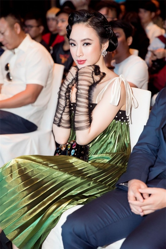 Angela Phương Trinh,Angela Phương Trinh khoe vòng ba,sao Việt