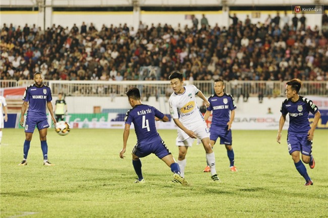 Công Phượng, Xuân Trường đăm chiêu sau ngày ra quân không hoàn hảo - Ảnh 9.