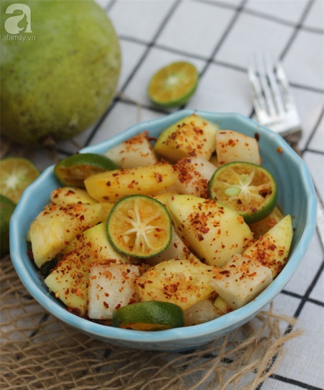 Làm trái cây lắc muối ớt ngon bất khả chiến bại nhìn thôi đã ứa nước miếng - Ảnh 7.