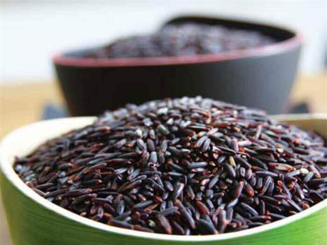 Chuyên gia dinh dưỡng khuyên bạn nên ăn 8 loại thực phẩm màu đen này-1