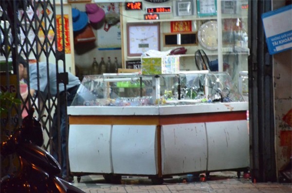 Người đàn ông nghi ‘ngáo đá’ xông vào nhà dân đâm gục chủ nhà rồi tự sát - Ảnh 2.