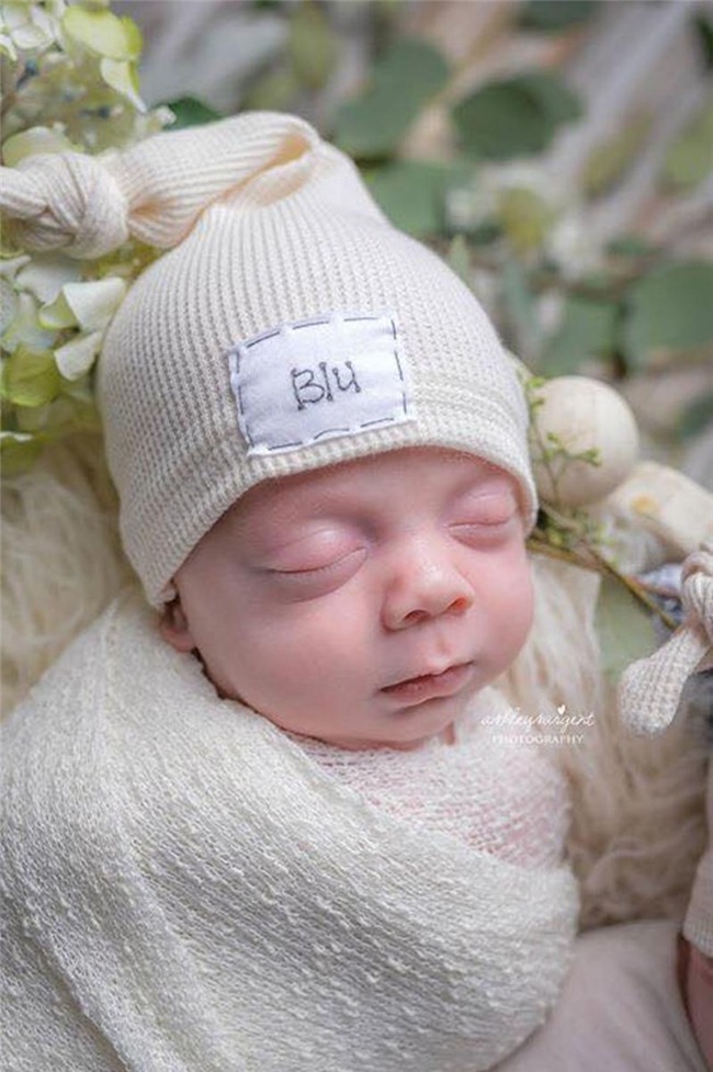 ... như sinh non, dị tật bẩm sinh. Thế nhưng thật may mắn các em đều khỏe mạnh.