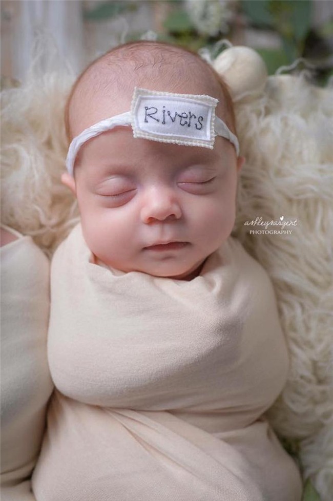 Khi còn trong bụng mẹ, cả 6 bé được chẩn đoán đứng trước những rủi ro cao...