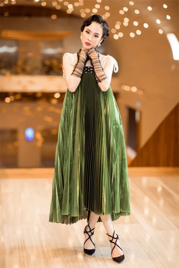 Bảo Anh đánh môi xanh lét - Angela Phương Trinh diện váy mẹ bầu đứng đầu danh sách sao xấu tuần qua-1