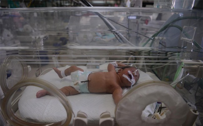 Chấn động: Hàng loạt trẻ sơ sinh bị gãy xương, nứt sọ nghi do bị y tá đánh đập