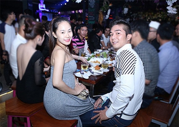 Khánh Đơn, Lương Bích Hữu, ca sĩ Khánh Đơn, Khánh Đơn và bạn gái mới