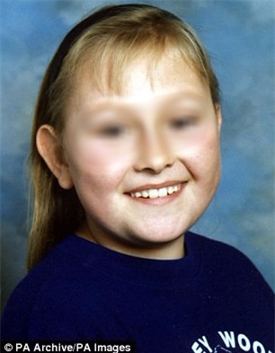 Scandal tình dục chấn động nước Anh: Hơn 1.000 cô gái tuổi chỉ từ 11 bị lạm dụng, ép sử dụng và buôn bán thuốc phiện suốt 40 năm - Ảnh 1.