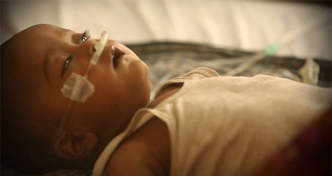 Bố chết lặng khi con tử vong sau mũi tiêm, sự thật được phơi bày khiến ai cũng đau lòng-1