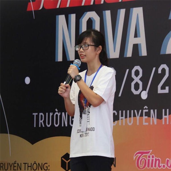 Linh phát biểu khai mạc tại triển lãm khoa học Science Tornado 2017: Nova. Tại sự kiện này, Linh giữ vai trò là Trưởng ban tổ chức.