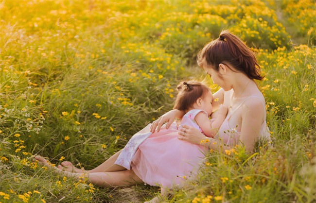 khoanh khac "ven vay" cho con bu dep den nao long cua cac ba me hinh anh 4